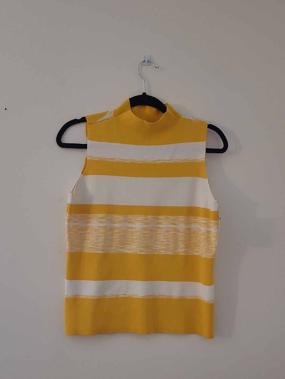 Nine West Sleeveless Mock Neck Stripe Top in Yellow and White Size Med